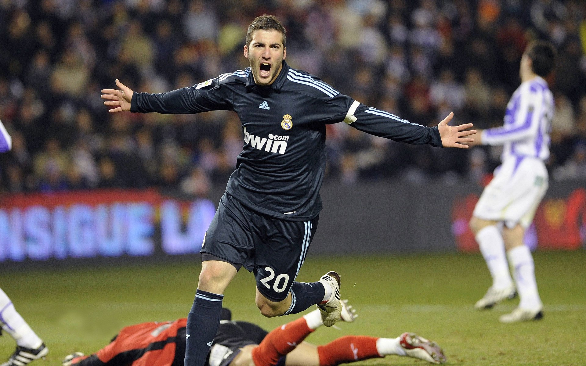 加克波爆发引领荷兰逆转,比利时一波流带走希腊—欧洲足坛的双重奏